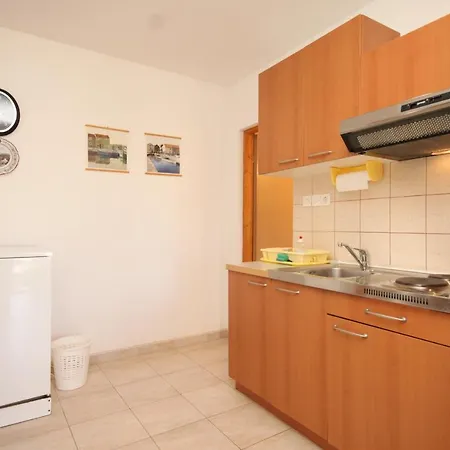 Apartment Family Friendly Seaside Susak, Losinj - 8050 *