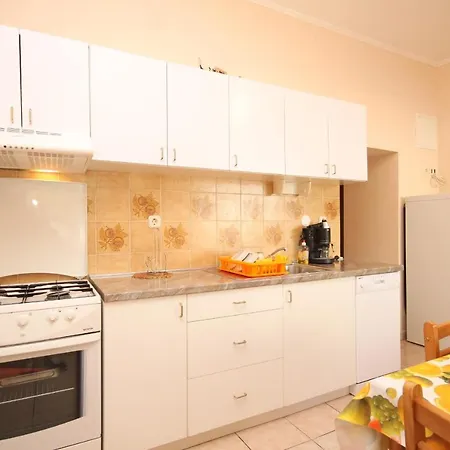 Family Friendly Seaside Susak, Losinj - 8050 Apartment