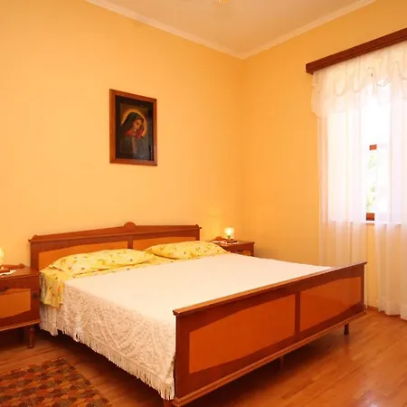 Family Friendly Seaside Susak, Losinj - 8050 * סוסק