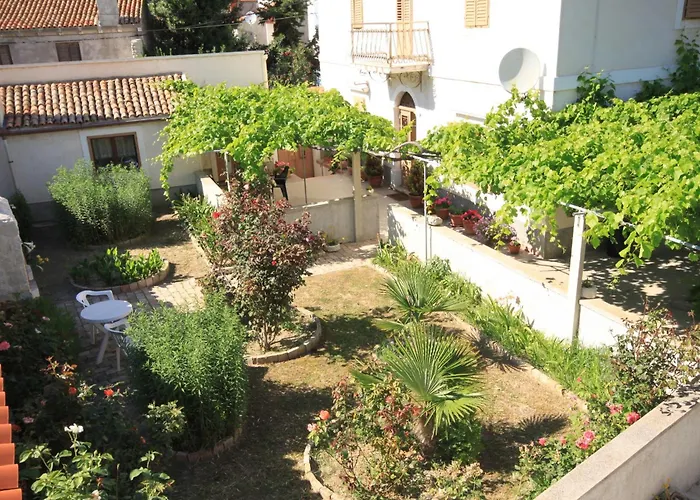 Family Friendly Seaside Susak, Losinj - 8050 Διαμέρισμα *